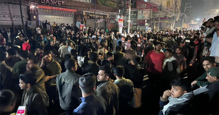 Stone Pelting at Indian High commission office (Bangladesh News Update)