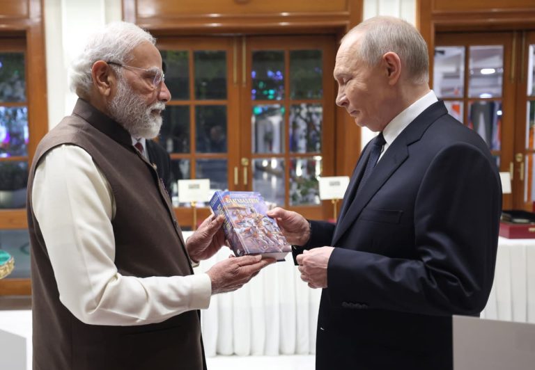 Modi gift Gita to Vladimir Putin during India visit