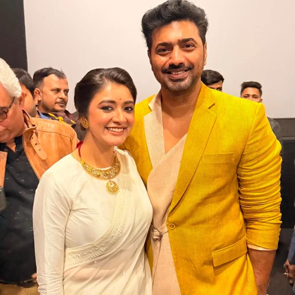 Dev-Sriparna at Projapoti 2