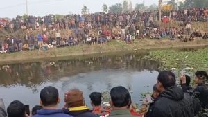 bangladeshi Hindu man jumps into canal