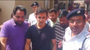 Gautam Gambhir seeks blessings