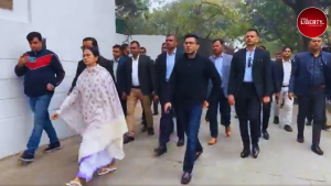 (Kolkata Police reaches Delhi)