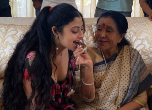 Asha Bhosle biography: সঙ্গীতের ইতিহাসে এক যুগের সমাপ্তি: আশাজির জীবন, পরিবার ও উত্তরাধিকার 5 Asha Bhosle biography