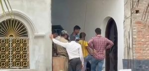 ED Raid in Kandi : ২.৫ কোটির নির্মাণ ঘিরে প্রশ্ন, কান্দির জেমো বিশ্বাসপাড়ায় ডিসি শান্তনু সিনহা বিশ্বাসের বাড়িতে ইডির হানা 3 ED Raid in Kandi