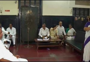 Kolkata Municipal Corporation : রাজ্যে পালাবদলের ধাক্কা এবার লালবাড়িতেও, পুরসভার অধিবেশন কক্ষে তালা 3 Kolkata Municipal Corporation