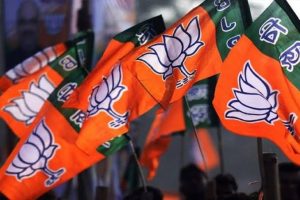 TMC vs BJP: স্পিকারকে সঙ্গে নিয়ে দিল্লিতে মুখ্যমন্ত্রী,শুধুই দপ্তর বণ্টন, নাকি তৃণমূল ভাঙনের ব্লুপ্রিন্ট? 3 TMC vs BJP