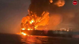 Indian Crew Members: ২৪ ভারতীয় নাবিক বিপদে, ওমান উপকূলে জাহাজে হামলার দায় স্বীকার আমেরিকার 4 Indian Crew Members