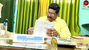 TMC Councillor: ডিম নিক্ষেপ বন্ধে মাইক হাতে প্রচারে ডানকুনি থানার আইসি 2 TMC Councillor
