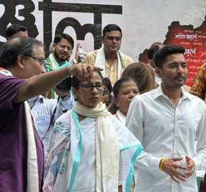 Mamata Banerjee : ২১ জুলাইয়ের মঞ্চে দলত্যাগীদের বিরুদ্ধে কড়া বার্তা মমতার 2 Mamata Banerjee