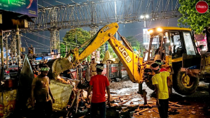 Howrah Maidan: হাওড়া ময়দানে বুলডোজার, অবৈধ দখলে ‘জিরো টলারেন্স’ বার্তা সরকারের 2 Howrah Maidan