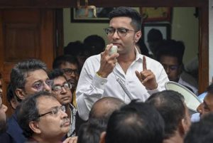 Abhishek Banerjee: তৃণমূল বিধায়কের স্বীকারোক্তিতে চাপে অভিষেক বন্দ্যোপাধ্যায় 3 Abhishek Banerjee